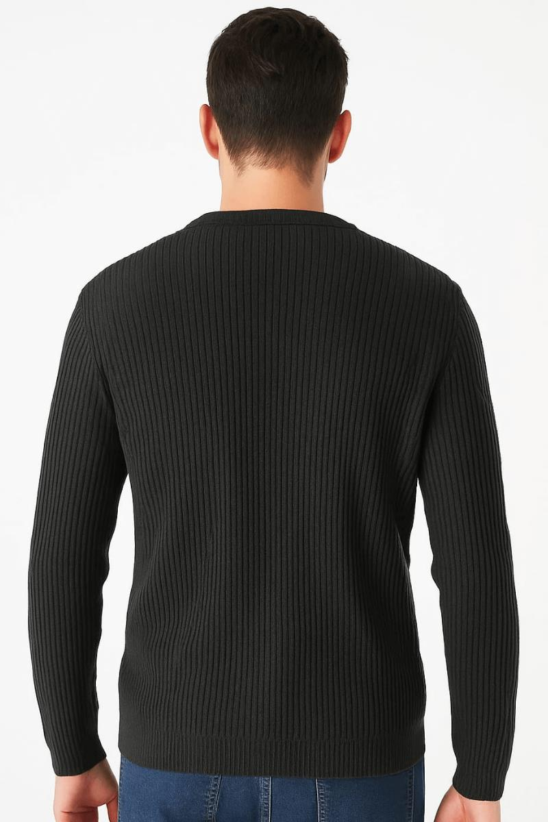 “Yumuşak Dokusu ve Zarifi Tonuyla Dikkat Çeken bu Triko Kazak, Hem Günlük Kombinlerde Hem de Özel Anlarda Konforu ve Şıklığı bir Arada Sunar  Modern Kesimi Sayesinde Her Tarza Uyum Sağlar