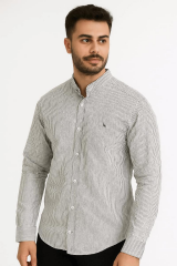 Erkek Zarif çizgili deseni ve modern kesimiyle dikkat çeken bu uzun kollu gömlek, hem günlük kullanımda hem de özel davetlerde stilinizi tamamlar. Gün boyu rahatlık sunar