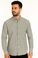 Erkek Zarif çizgili deseni ve modern kesimiyle dikkat çeken bu uzun kollu gömlek, hem günlük kullanımda hem de özel davetlerde stilinizi tamamlar. Gün boyu rahatlık sunar