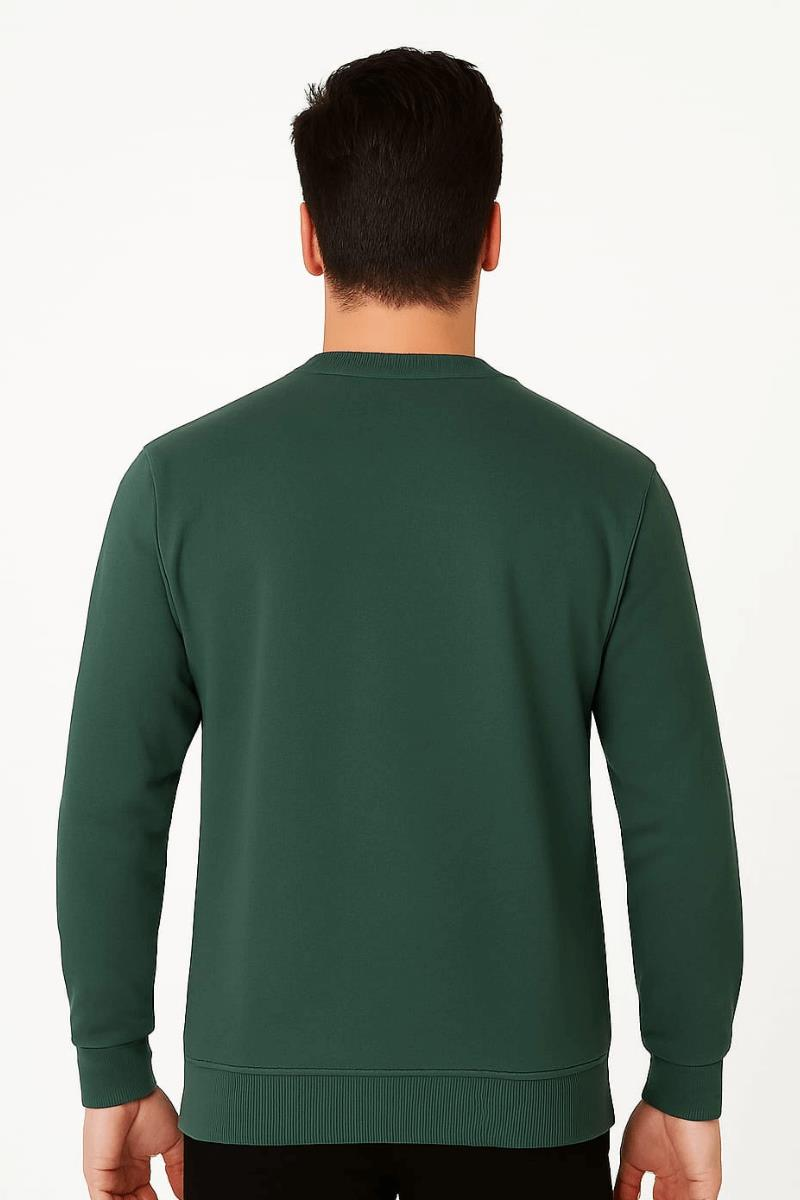 Erkek Yumuşak iç dokusu ve pamuklu yapısıyla gün boyu konfor sunan bu sweatshirt, modern tarzı ve dayanıklı kumaşıyla öne çıkar.