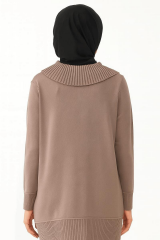 Uzun Kollu Yaka Detaylı Çiçek Armalı Tunik