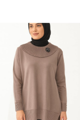 Uzun Kollu Yaka Detaylı Çiçek Armalı Tunik