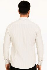 Erkek Zarif çizgili deseni ve modern kesimiyle dikkat çeken bu uzun kollu gömlek, hem günlük kullanımda hem de özel davetlerde stilinizi tamamlar. Gün boyu rahatlık sunar TAŞ