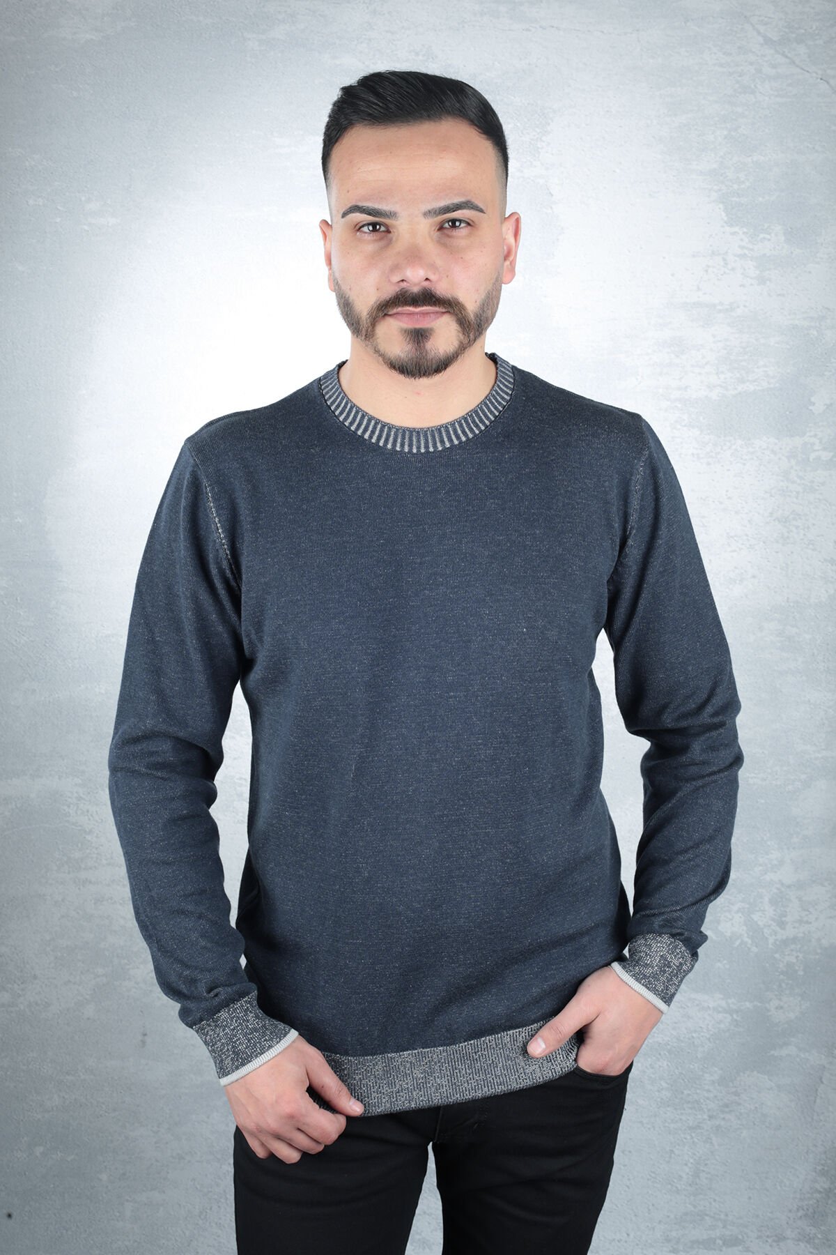 Uzun Kollu Bisiklet Yakalı Pamuk Karışımlı Yaka Çizgi Detaylı Rahat Erkek Kazak  93103 LACİVERT