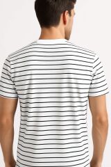 Erkek Bisiklet Yaka Tişört Kısa Kollu Çizgi Detaylı – Rahat ve Şık Günlük T-Shirt 95200 BEYAZ